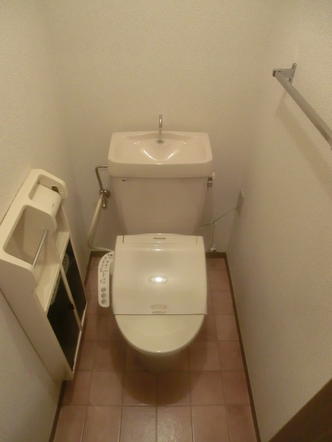 トイレ　ウォシュレットや収納まである機能性に優れたトイレです。