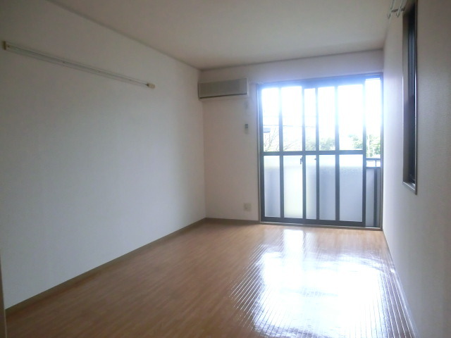 居室・リビング　暖かい日差しが差込むお部屋で暮らしてみませんか。