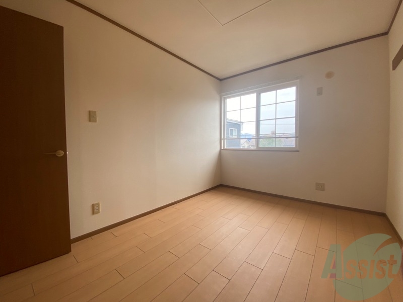 その他部屋・スペース　洋室のお部屋は、広くて使い易そうですね。