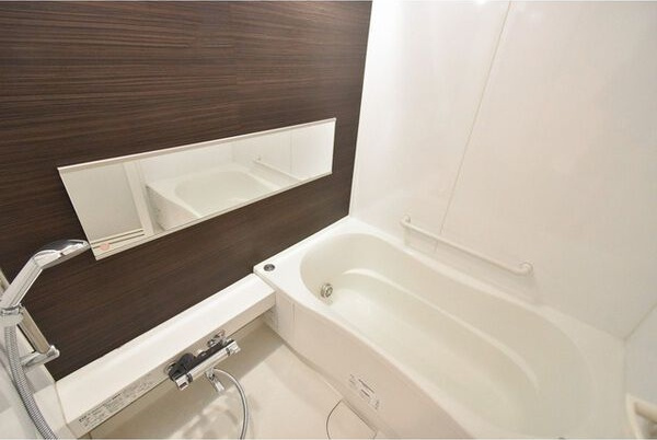 バス・シャワールーム　※写真は同じマンションの違う部屋のものになります。