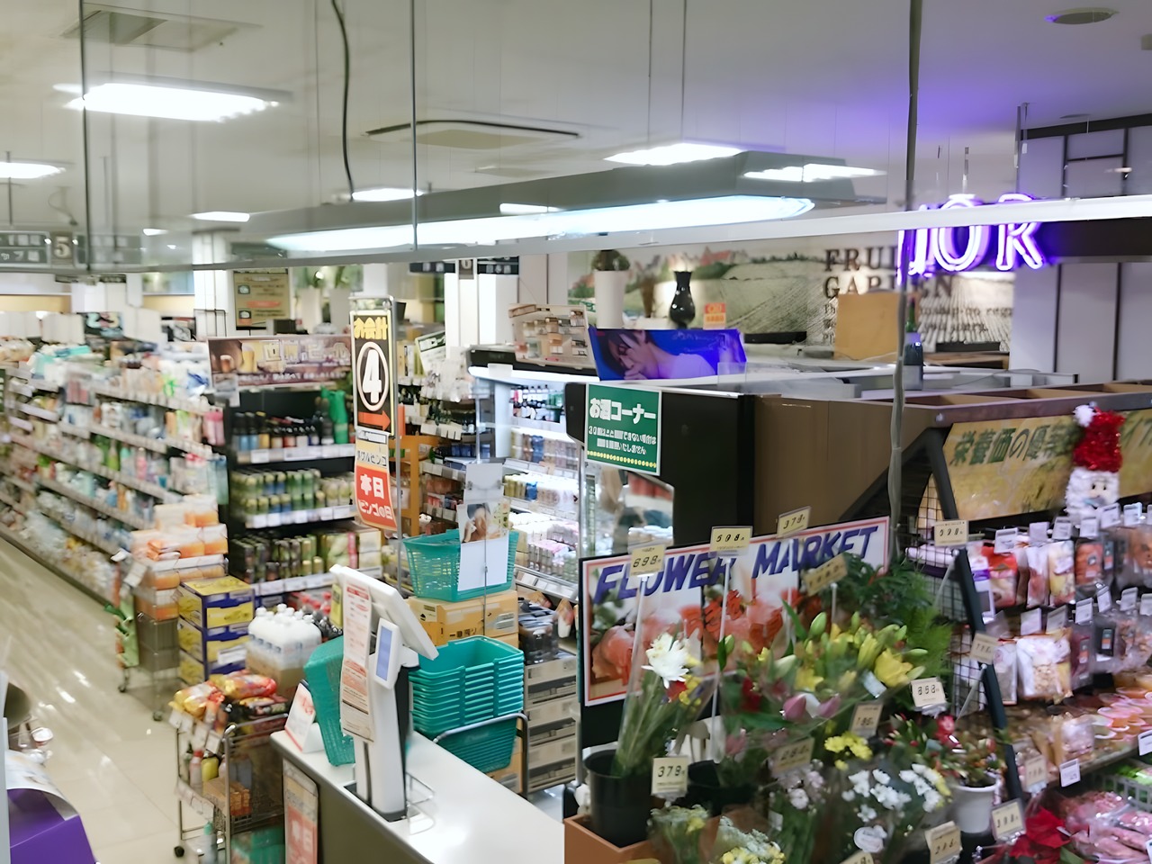 スーパー　よしやセーヌ 常盤台店（スーパー）まで100m