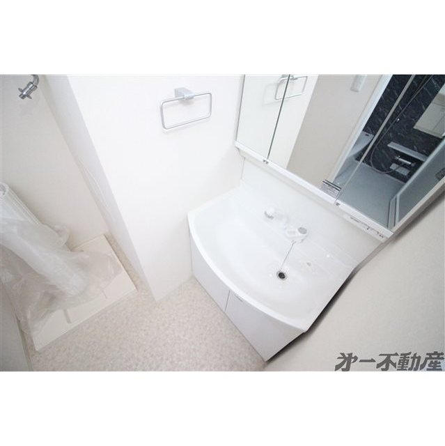 洗面設備　シャワー付洗面化粧台