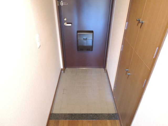 ガーデンクレス弐番館の玄関写真
