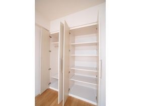 収納　写真は同タイプ住居です。