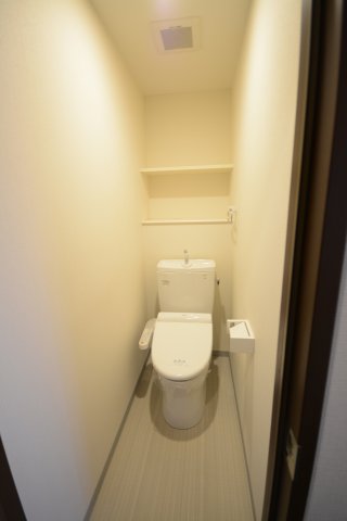 トイレ　同物件、別部屋のお写真です。ご参考までにご覧ください。