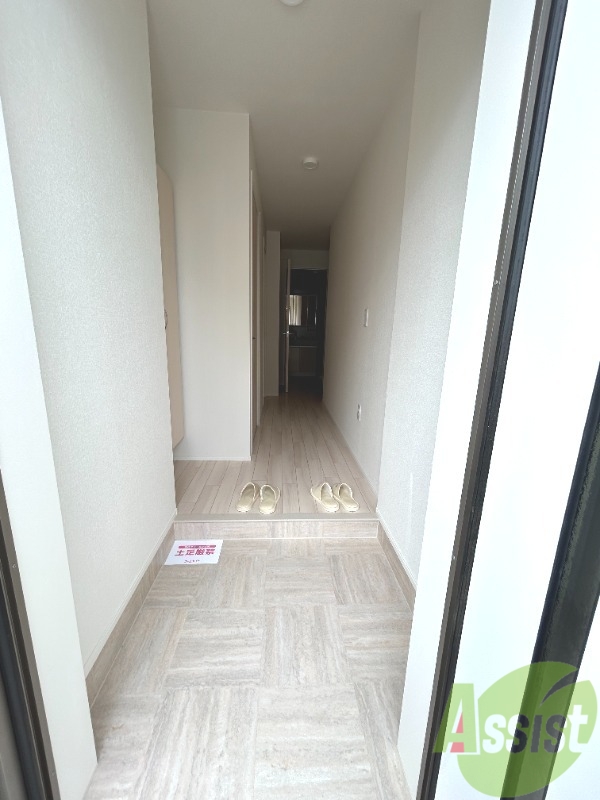 玄関　玄関はスッキリとした造りになっていて清潔感がありますね。