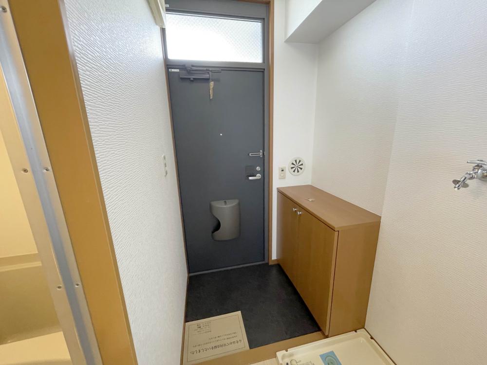 玄関　同間取り別号室