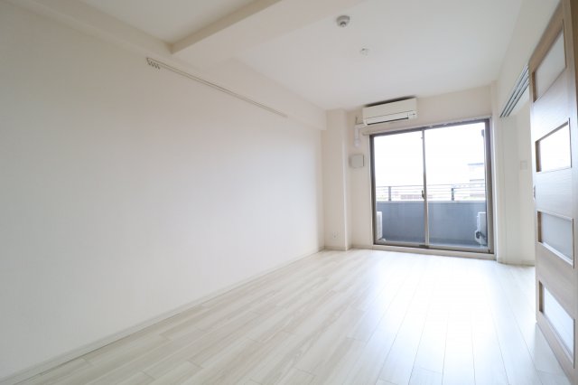 その他部屋・スペース　開放的な寝室です
