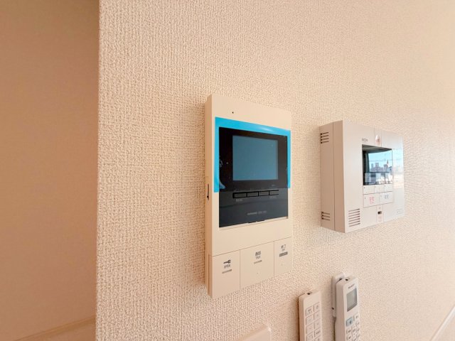 セキュリティ　TVモニターホンで来客が誰か確認してから開けて下さいね