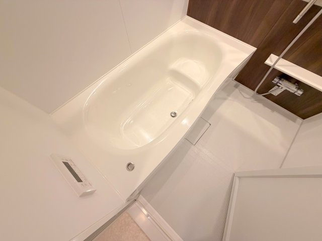 バス・シャワールーム　広めのお風呂は一日の疲れを癒してくれます。