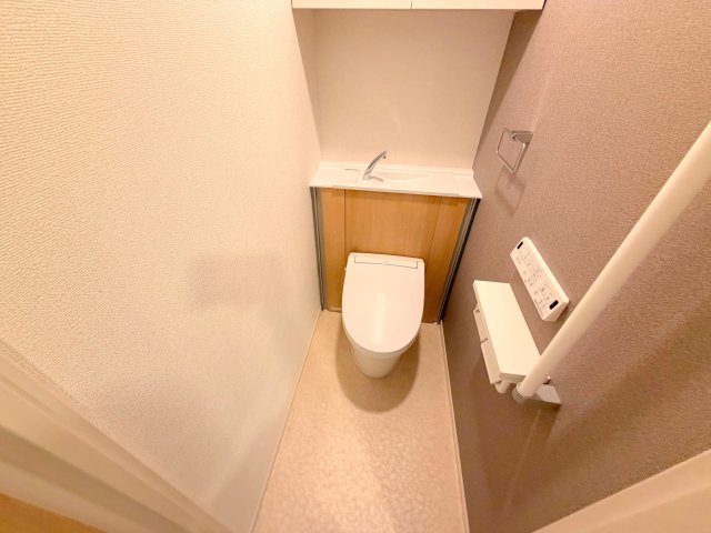 トイレ　綺麗なトイレにはウォシュレット標準装備です。