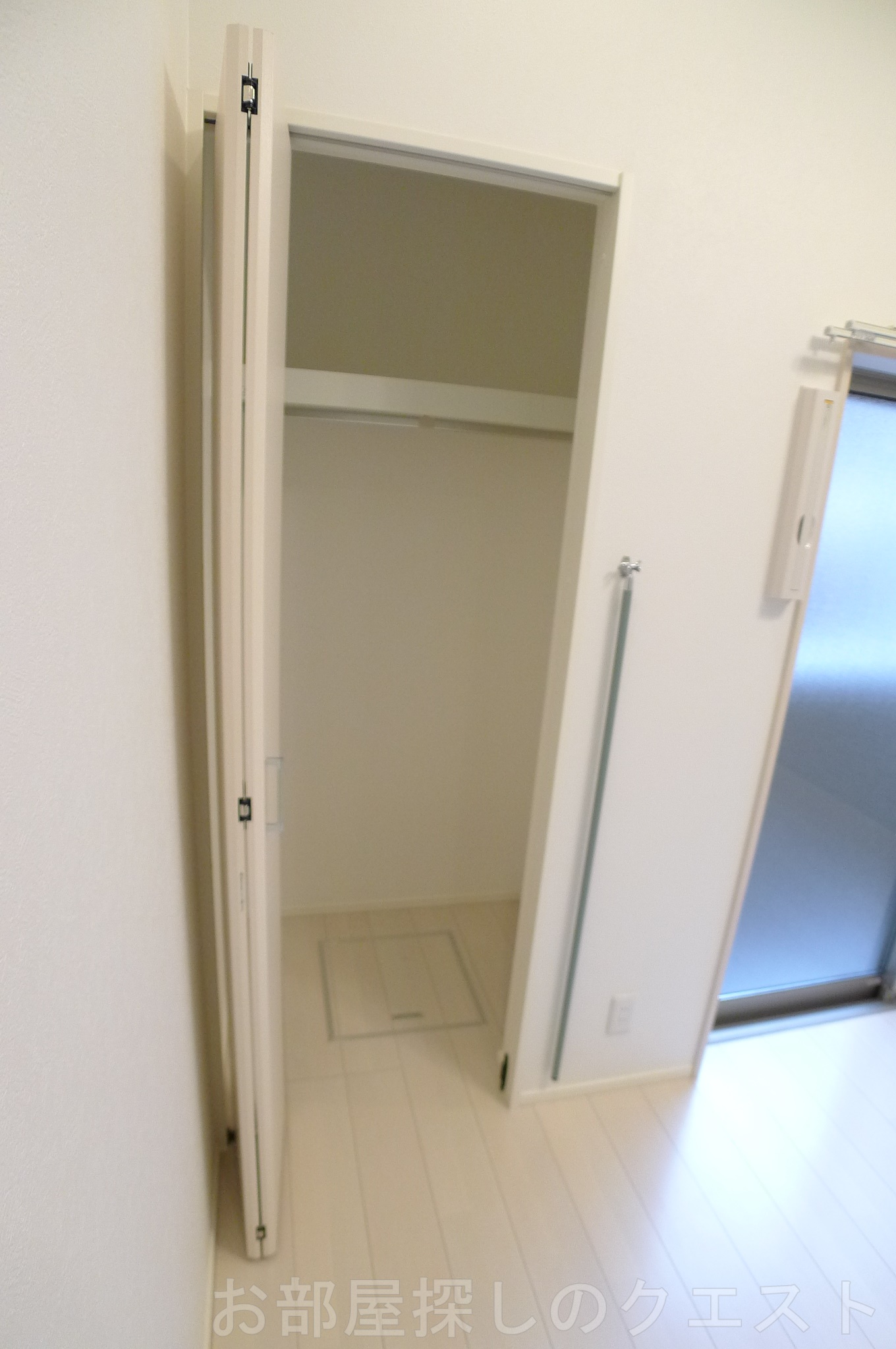 収納　（写真は同仕様反転）