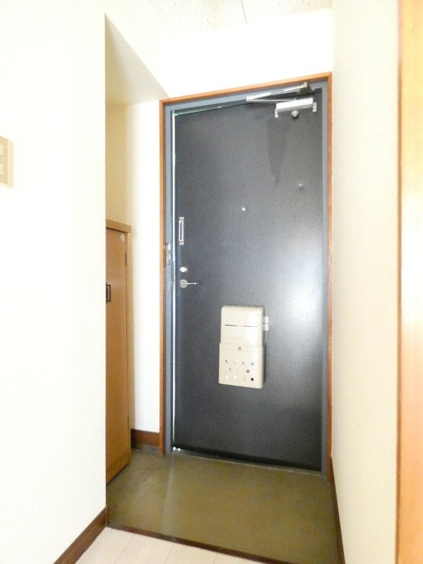 東京メトロ東西線 西葛西駅 徒歩12分 4階建 築38年の玄関写真