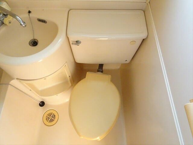 東京メトロ丸ノ内線 方南町駅 徒歩11分 2階建 築38年のトイレ写真