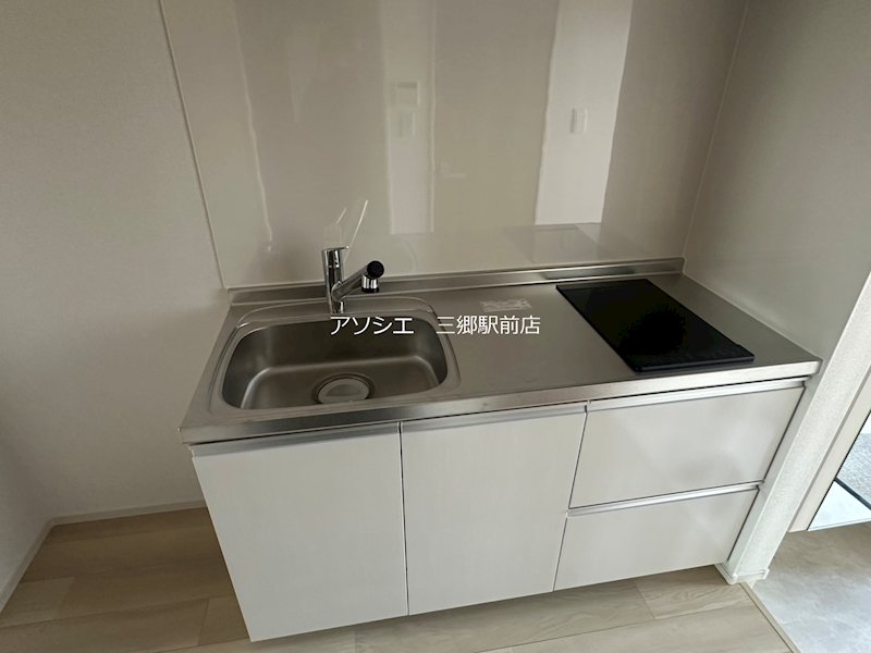 キッチン　同建物同タイプのお部屋となります。