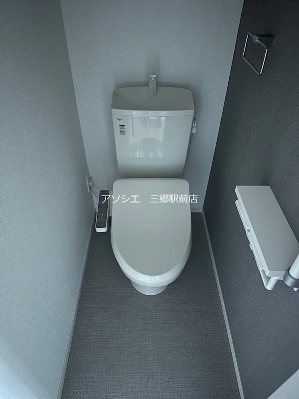 トイレ　同建物同タイプのお部屋となります。