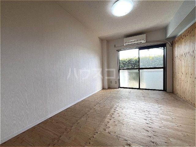 ウィンコーポ北野の居間写真