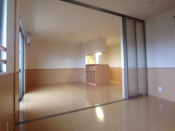 居室・リビング　同建物別室画像です