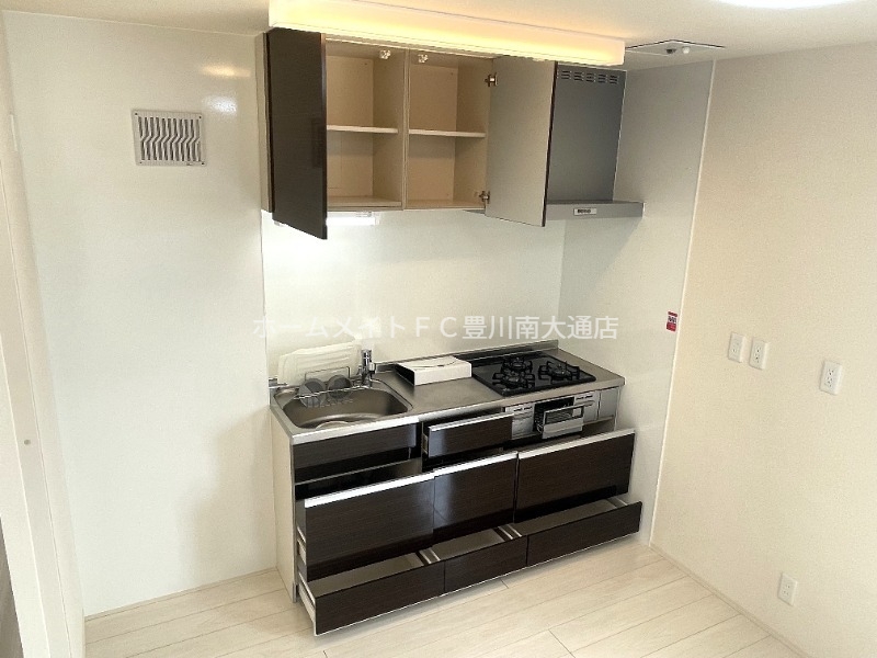 キッチン　同型別部屋写真（反転）