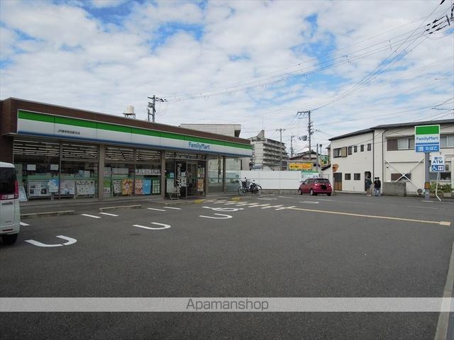 コンビニ　ファミリーマート（コンビニ）まで240m