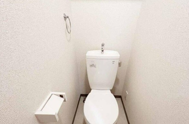 西武池袋線 中村橋駅 徒歩7分 4階建 築19年のトイレ写真