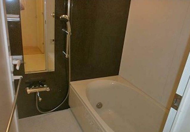 バス・シャワールーム　別部屋の参考写真です