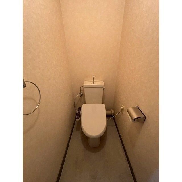 トイレ　現状優先とし写真は参照とする。