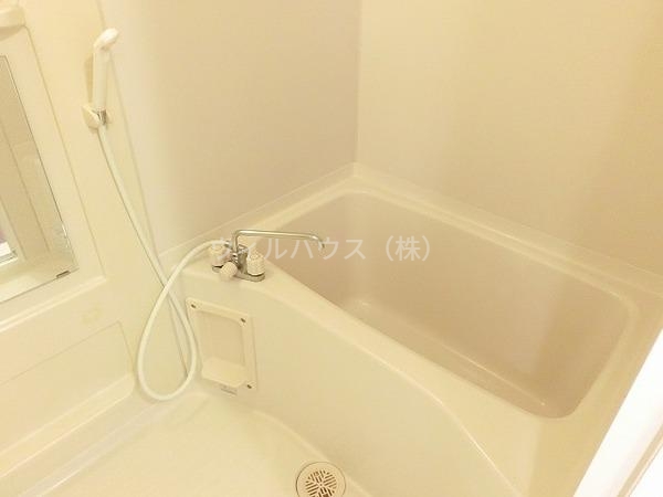 バス・シャワールーム　鏡面付きバス！