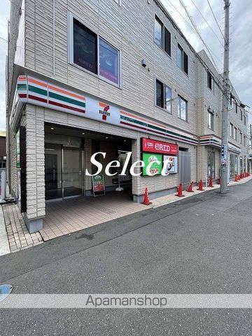 コンビニ　セブン－イレブン横浜京急生麦駅前店（コンビニ）まで904m
