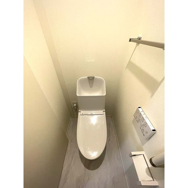 トイレ　温水洗浄便座