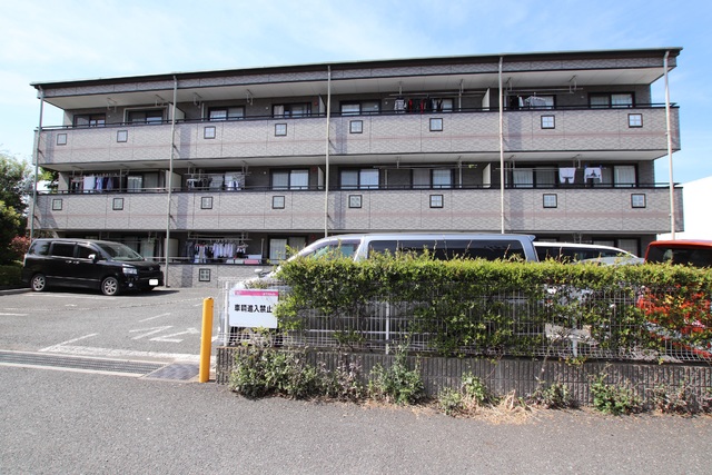 建物外観　３階建てのおすすめ３ＬＤＫマンション