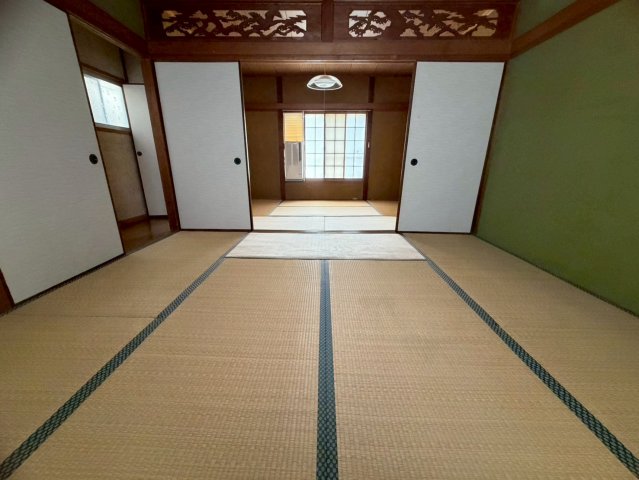 大和高田市南今里町戸建の居間写真