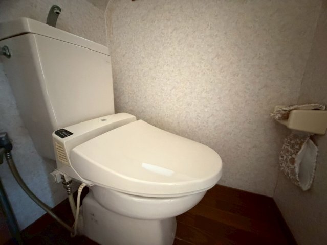 大和高田市南今里町戸建のトイレ写真