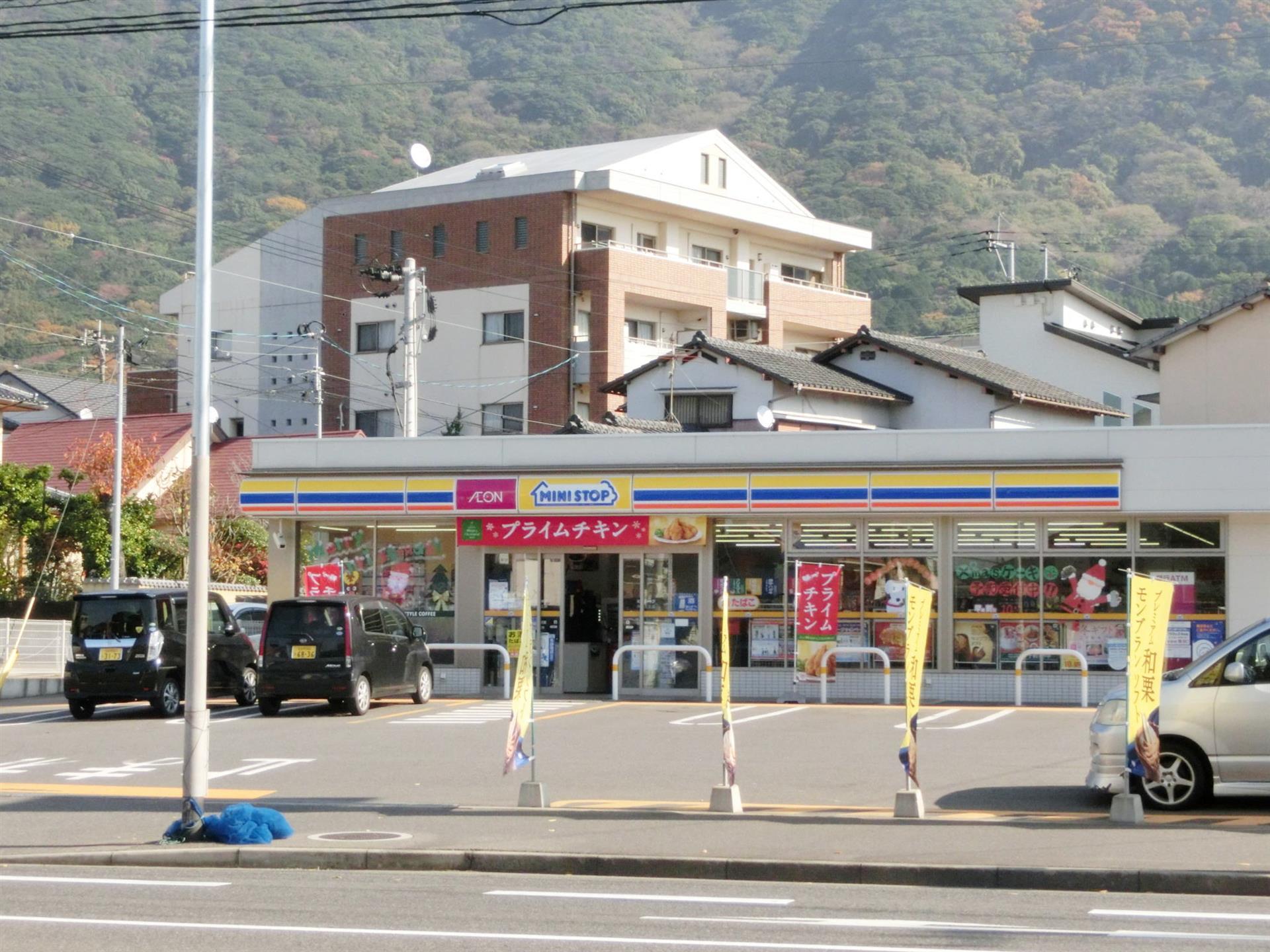 コンビニ　ミニストップ小倉足立店（コンビニ）まで99m
