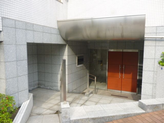 エントランス　清潔なエントランスです