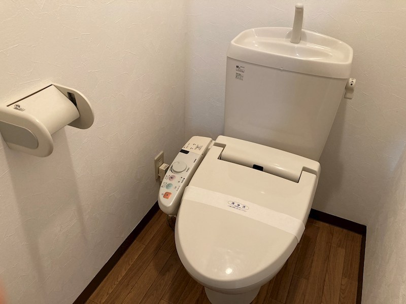 トイレ　別部屋参考写真掲載。