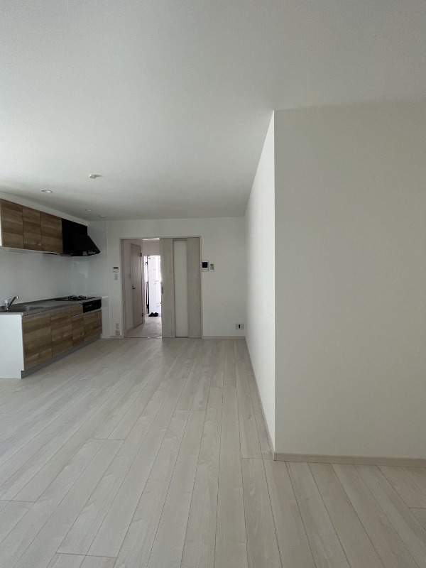 居室・リビング　家具の配置がしやすいお部屋ですね
