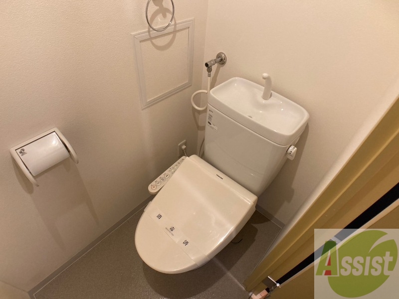 トイレ　こちらはトイレです。清潔感があり、安心して使用できます。