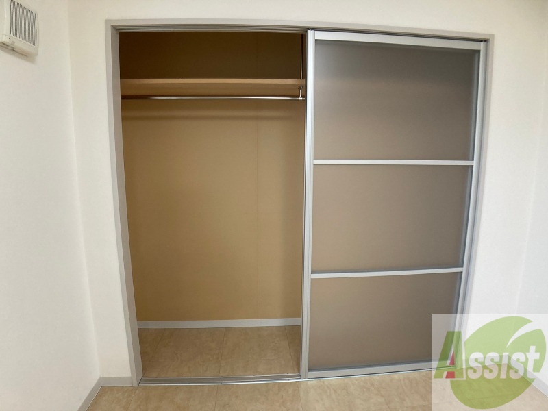 収納　寝室の収納です。部屋がすっきり片付きます。