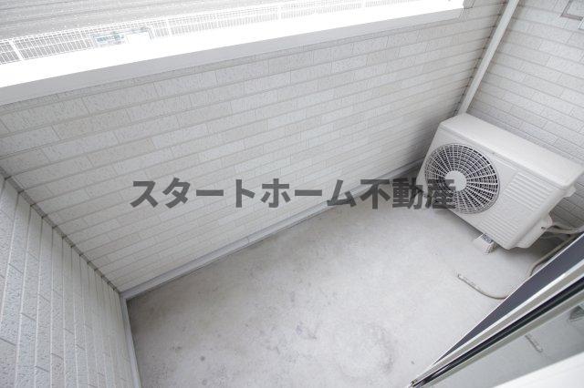 バルコニー　暖かな日差しのふりそそぐバルコニー