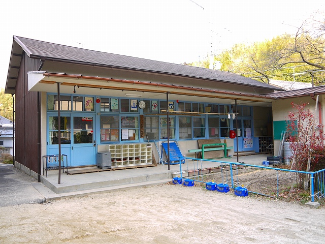 小学校　（閉校）木津川市立 木津小学校鹿背山分校（小学校）まで586m