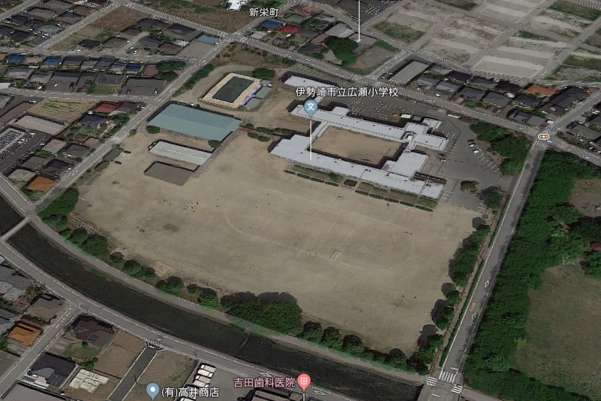 小学校　伊勢崎市立広瀬小学校（小学校）まで590m