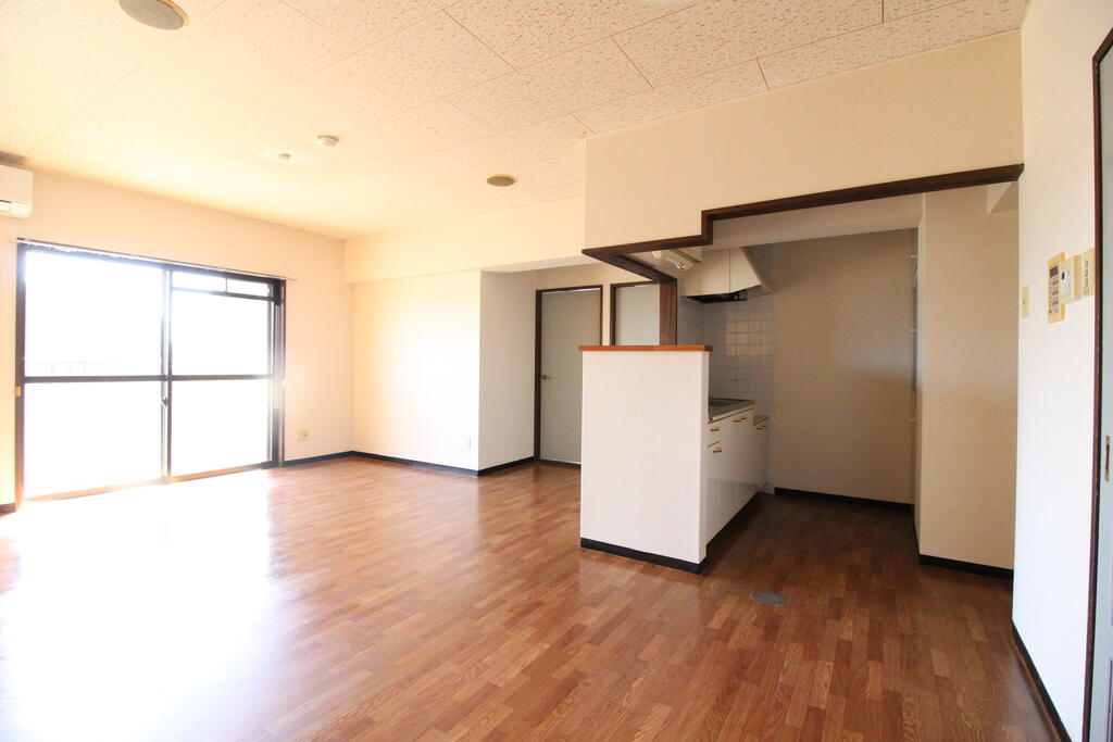 居室・リビング　14.25帖のLDK♪カウンターキッチンです♪