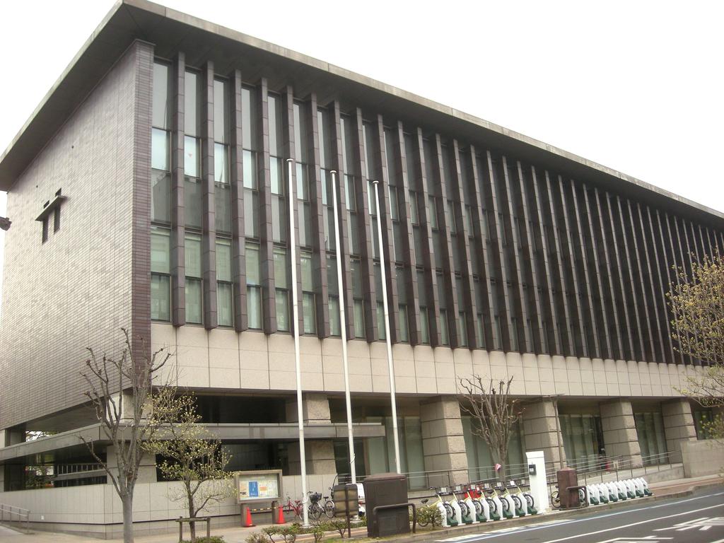 【岡山市北区内山下のマンションの図書館】