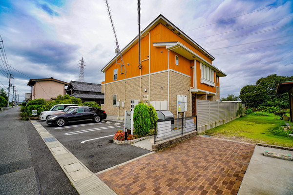 岡山市東区金岡西町のアパートの建物外観