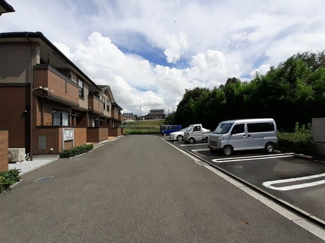 【遠賀郡芦屋町山鹿のアパートの駐車場】