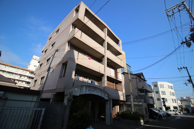 神戸市長田区西尻池町のマンションの建物外観