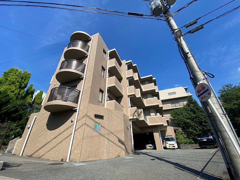 神戸市北区西大池のマンションの建物外観