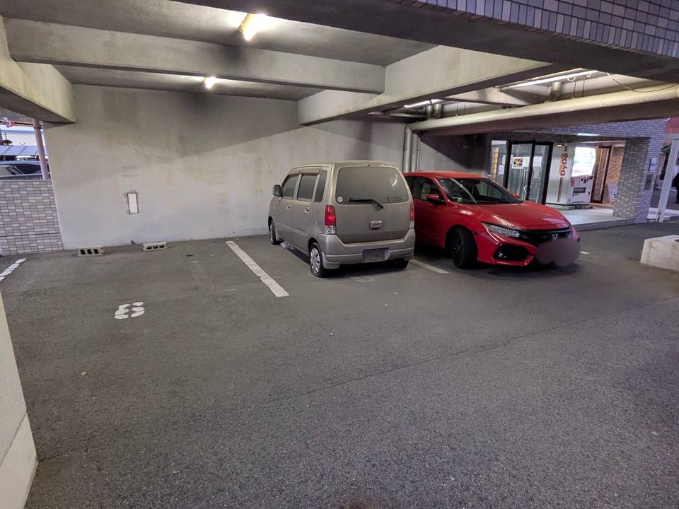 駐車場　駐車場