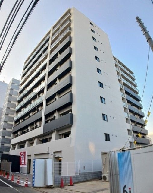 【平塚市宝町のマンションの建物外観】